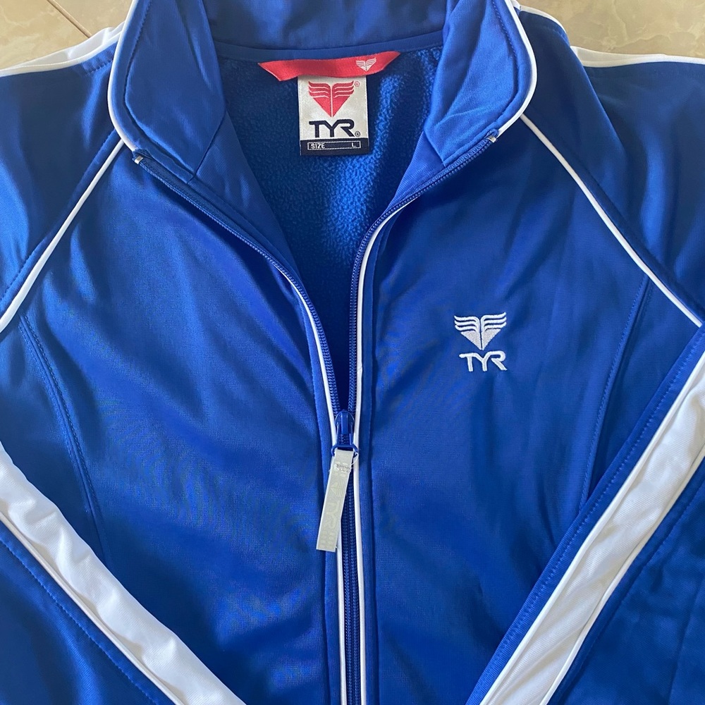 Women’s TYR Swim Jacket - Picture 3 of 3